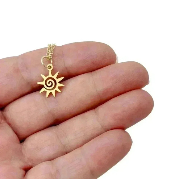 Gold sun necklace, dainty minimalist sunshine jewelry - Picture 5 of 12